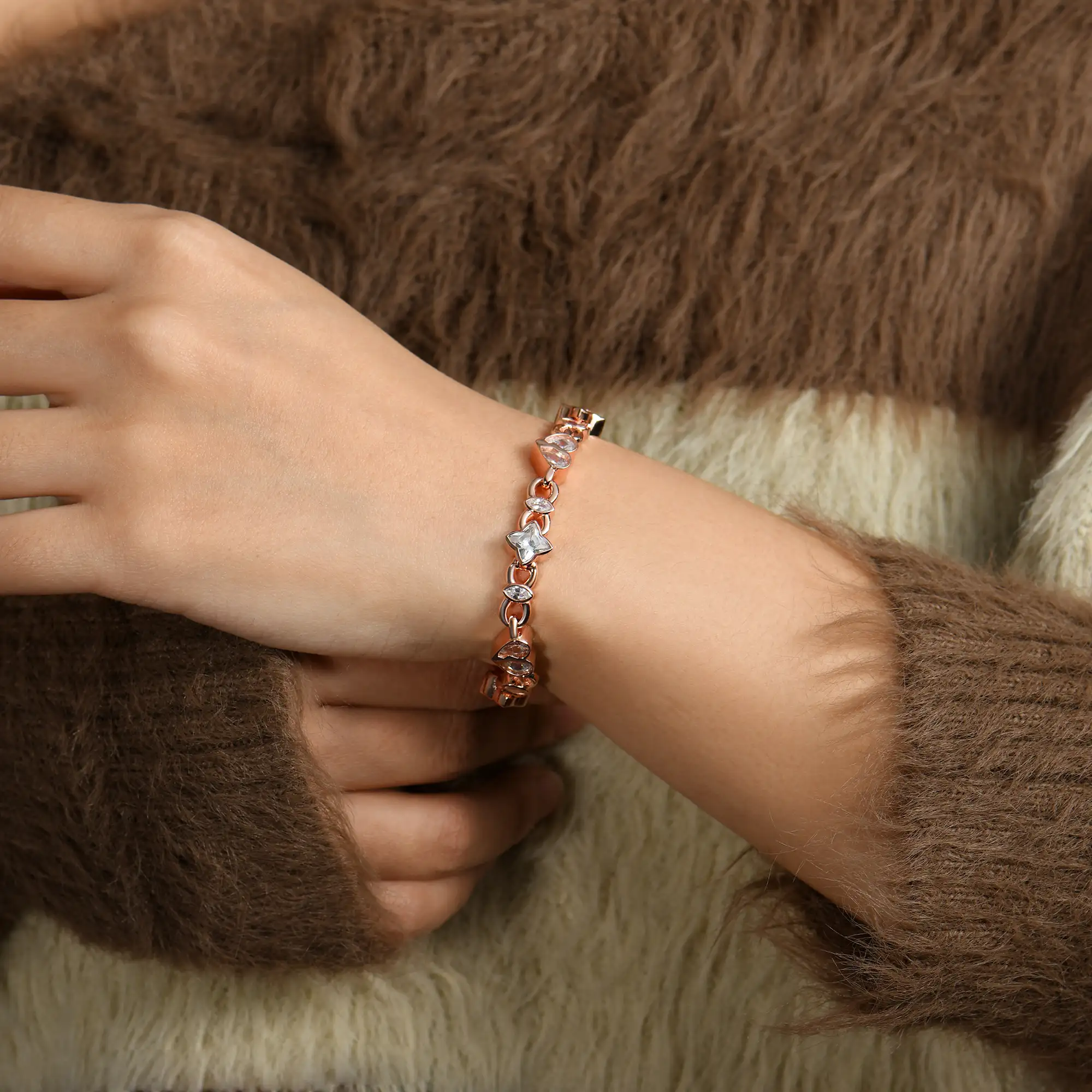Moissanite Radiant Hearts Entwined Bracelet - 8mm - Image 3