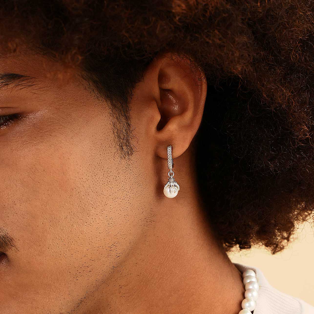 Single WONG Dragon Claw Pearl Dangly Earring - Image 9